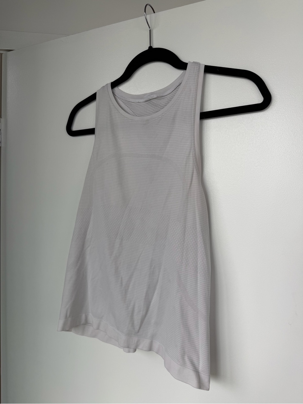 Lululemon Women’s Sleeveless Active Tank Top - white